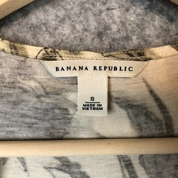 Banana Republic Top Size S Womens Watercolor Floral Ruffled Neckline Sleeveless - Picture 3 of 8